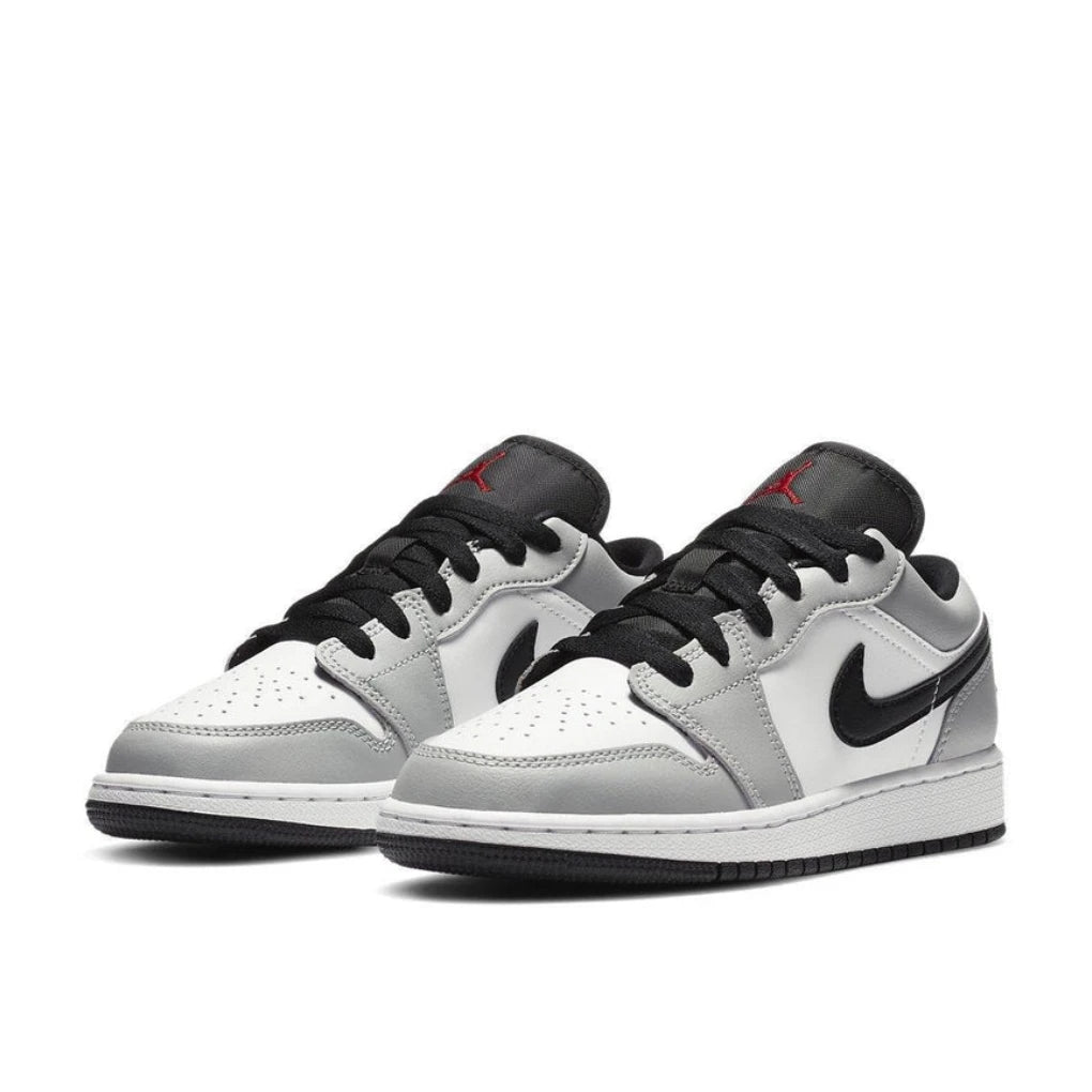 Nike Air Jordan 1 "Light Smoke Grey"