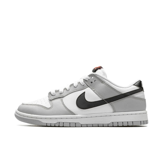 NIKE DUNK LOW SE
LOTTERY PACK GREY FOG 